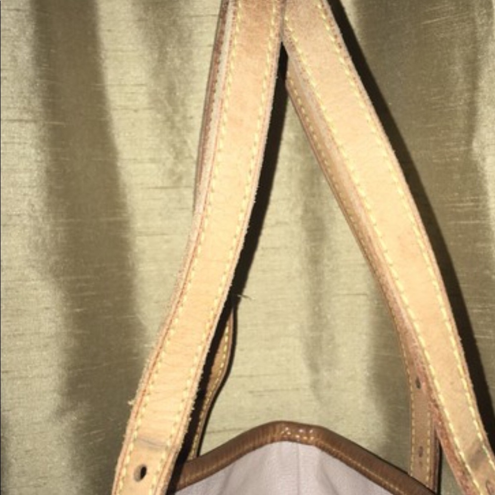 Louis Vuitton
Bucket pm Monogram Shoulder Bag - Picture 9 of 12